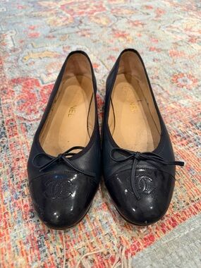 CHANEL Dark Blue Leather Cap-Toe Bow Ballet Flats